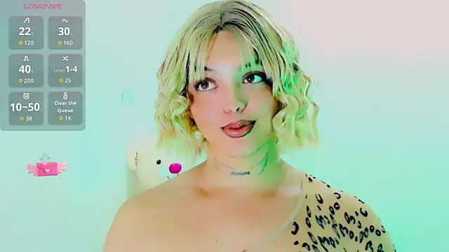 Emmaa Saenz  online show from March 2026 10:44:01 PM