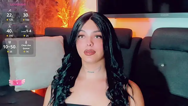 Emmaa Saenz  online show from May 2026 11:20:02 PM