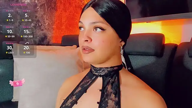 Emmaa Saenz  online show from May 2026 11:14:01 PM