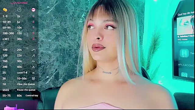 Emmaa Saenz  online show from December 2025 08:02:02 PM