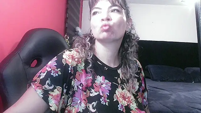 Snapshot of charlotedoll chatting on October 2025 05:17:02 AM charlotedoll online show from October 2025 05:17:02 AM