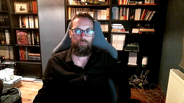 Snapshot of MeSteff chatting on October 2025 05:25:02 PM MeSteff online show from October 2025 05:25:02 PM