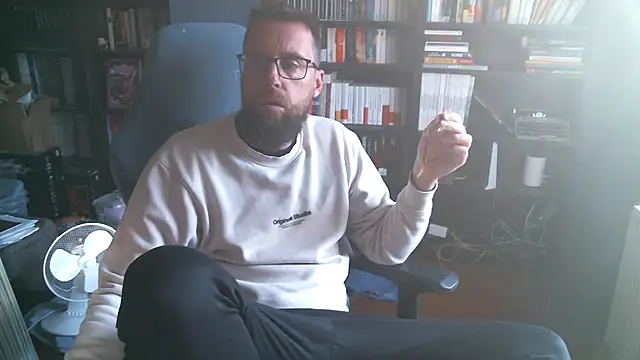 Snapshot of MeSteff chatting on September 2025 08:10:01 AM MeSteff online show from September 2025 08:10:01 AM