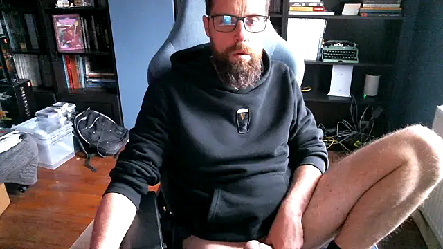 Snapshot of MeSteff chatting on November 2025 12:54:01 PM MeSteff online show from November 2025 12:54:01 PM