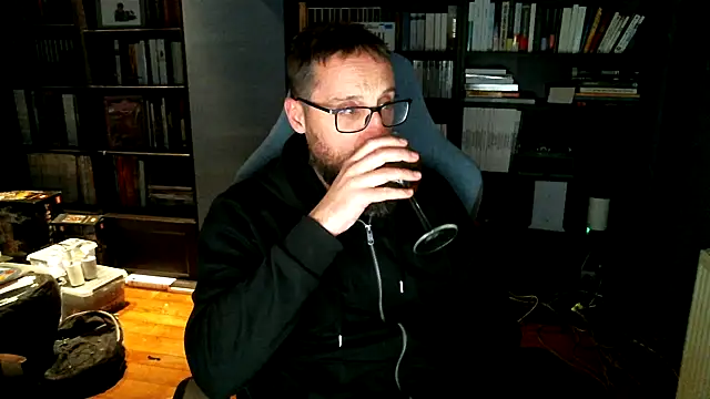 Snapshot of MeSteff chatting on October 2025 08:43:01 PM MeSteff online show from October 2025 08:43:01 PM