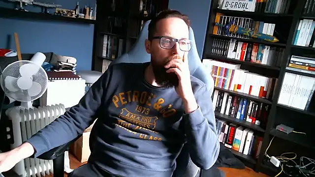 Snapshot of MeSteff chatting on December 2024 10:56:02 AM MeSteff online show from December 2024 10:56:02 AM