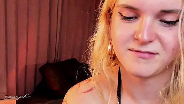 Snapshot of misschloe__ chatting on December 2024 03:04:02 AM misschloe online show from December 2024 03:04:02 AM