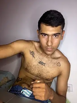 Snapshot of santi_latino chatting on October 2025 03:47:02 PM santi latino online show from October 2025 03:47:02 PM