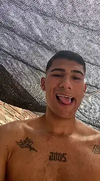 Snapshot of santi_latino chatting on March 2025 04:34:02 PM santi latino online show from March 2025 04:34:02 PM