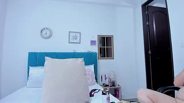 kamila lopez online show from March 2026 10:44:02 PM