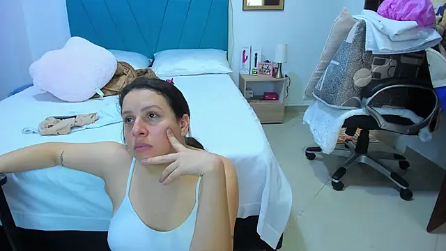 kamila lopez online show from June 2026 04:52:02 PM