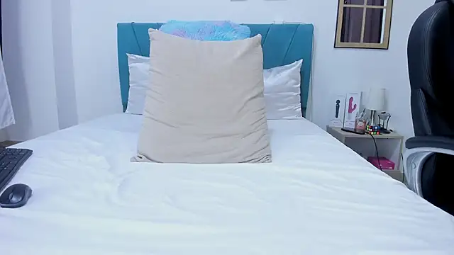 kamila lopez online show from October 2025 10:54:01 PM