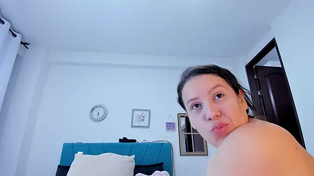 kamila lopez online show from May 2026 09:23:02 PM