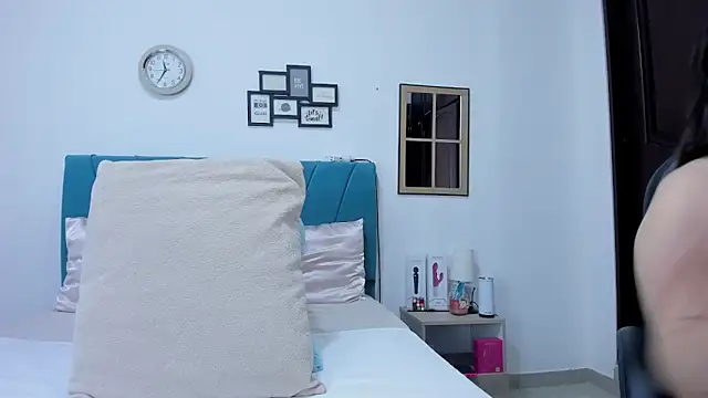 kamila lopez online show from November 2025 10:43:02 PM