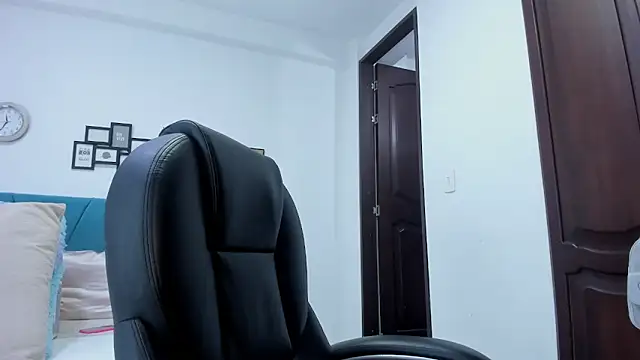 kamila lopez online show from November 2025 10:54:01 PM