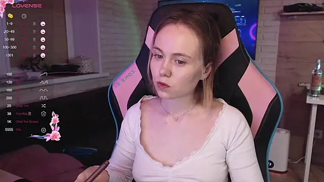 Snapshot of lucy_mirror chatting on December 2025 08:54:01 PM lucy mirror online show from December 2025 08:54:01 PM