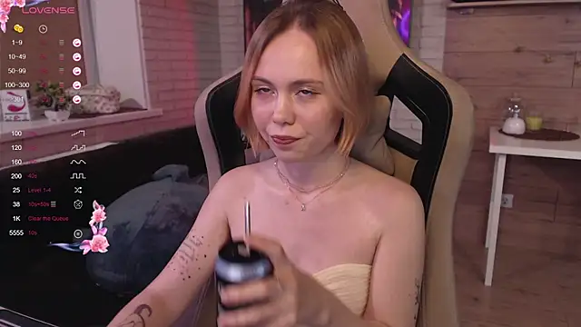 Snapshot of lucy_mirror chatting on September 2025 08:11:01 PM lucy mirror online show from September 2025 08:11:01 PM