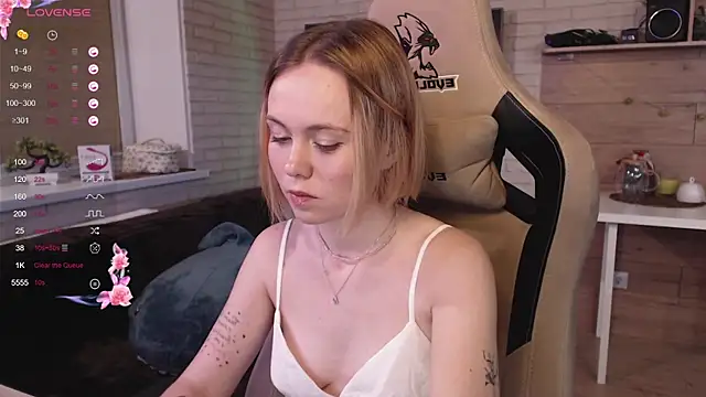 Snapshot of lucy_mirror chatting on September 2025 09:04:01 PM lucy mirror online show from September 2025 09:04:01 PM