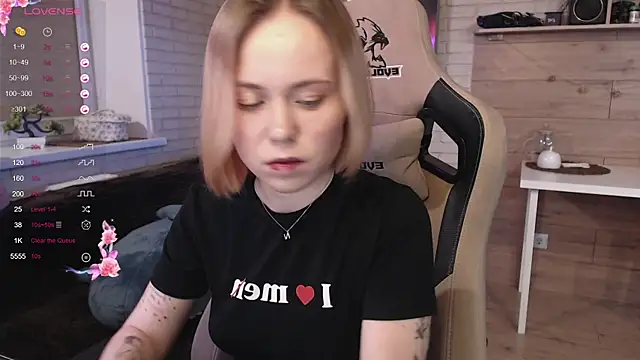 Snapshot of lucy_mirror chatting on October 2025 09:16:01 PM lucy mirror online show from October 2025 09:16:01 PM