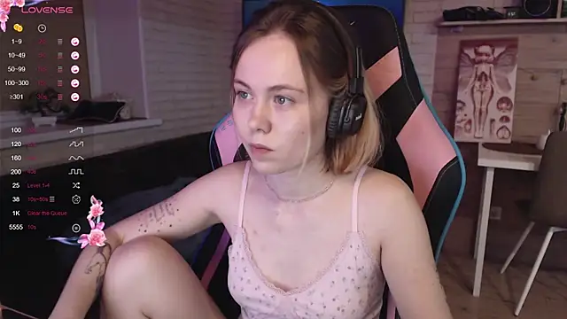 Snapshot of lucy_mirror chatting on November 2025 09:41:01 PM lucy mirror online show from November 2025 09:41:01 PM