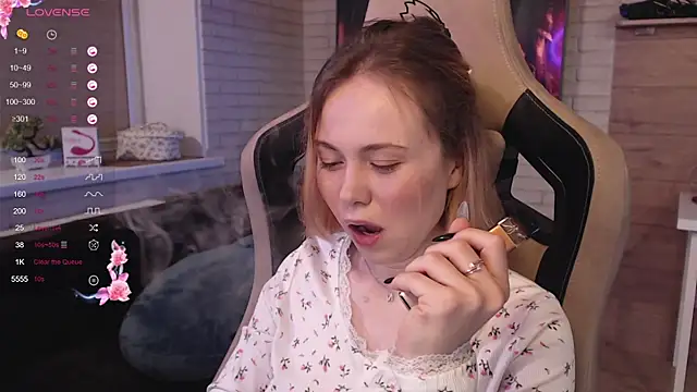 Snapshot of lucy_mirror chatting on October 2025 08:53:01 PM lucy mirror online show from October 2025 08:53:01 PM