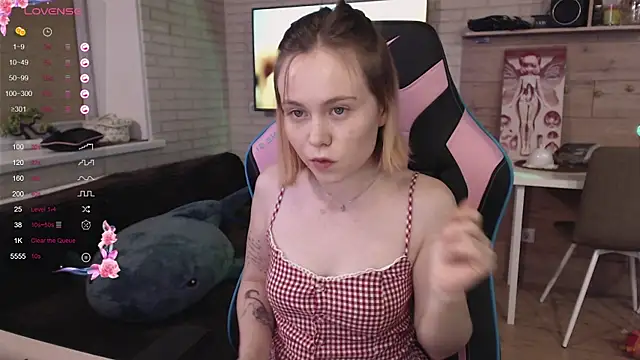 Snapshot of lucy_mirror chatting on November 2025 08:24:01 PM lucy mirror online show from November 2025 08:24:01 PM