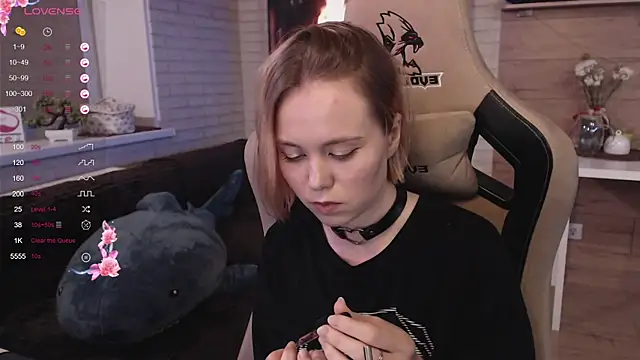 Snapshot of lucy_mirror chatting on September 2025 08:29:01 PM lucy mirror online show from September 2025 08:29:01 PM