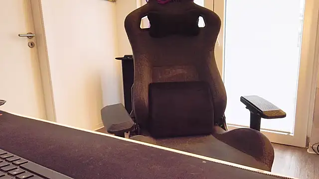 Snapshot of Hot_ToyBoy6974 chatting on December 2024 12:11:02 PM Hot ToyBoy6974 online show from December 2024 12:11:02 PM