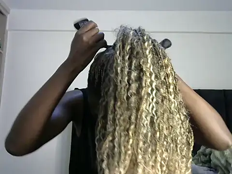 Snapshot of thicky_anncy chatting on October 2025 11:39:01 PM thicky anncy online show from October 2025 11:39:01 PM