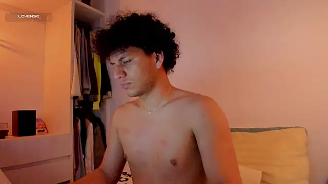 Snapshot of Curlblue chatting on December 2025 05:39:02 AM Curlblue online show from December 2025 05:39:02 AM