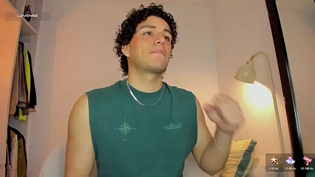 Snapshot of Curlblue chatting on December 2025 09:38:02 PM Curlblue online show from December 2025 09:38:02 PM