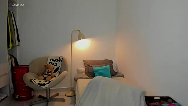 Snapshot of Curlblue chatting on October 2025 06:56:01 AM Curlblue online show from October 2025 06:56:01 AM