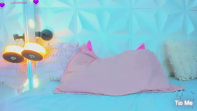 Snapshot of cute_latinaxxx chatting on December 2024 04:44:01 PM cute latinaxxx online show from December 2024 04:44:01 PM