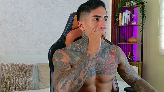 Snapshot of AdanReilly chatting on October 2025 02:53:02 PM AdanReilly online show from October 2025 02:53:02 PM