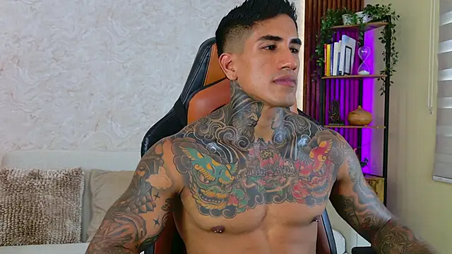 Snapshot of AdanReilly chatting on September 2025 08:27:01 PM AdanReilly online show from September 2025 08:27:01 PM