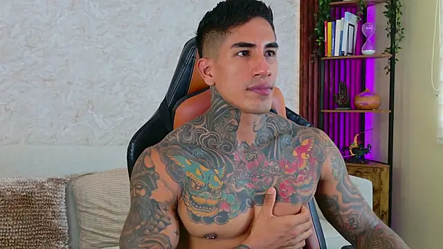 Snapshot of AdanReilly chatting on November 2025 02:31:02 PM AdanReilly online show from November 2025 02:31:02 PM