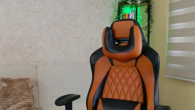 Snapshot of AdanReilly chatting on January 2025 10:04:02 PM AdanReilly online show from January 2025 10:04:02 PM