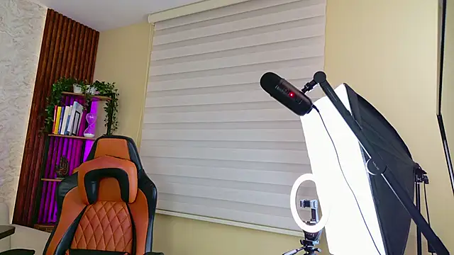 Snapshot of AdanReilly chatting on November 2025 03:55:02 AM AdanReilly online show from November 2025 03:55:02 AM