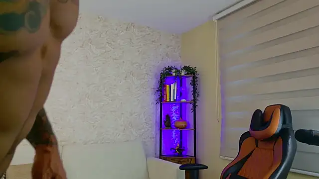 Snapshot of AdanReilly chatting on February 2025 11:04:02 PM AdanReilly online show from February 2025 11:04:02 PM