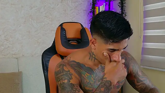 Snapshot of AdanReilly chatting on March 2025 09:13:02 PM AdanReilly online show from March 2025 09:13:02 PM