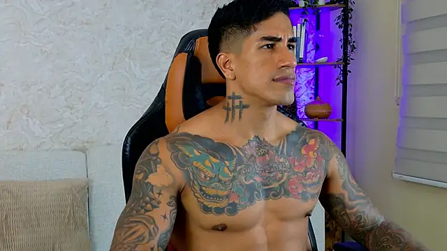 Snapshot of AdanReilly chatting on March 2025 12:01:02 AM AdanReilly online show from March 2025 12:01:02 AM