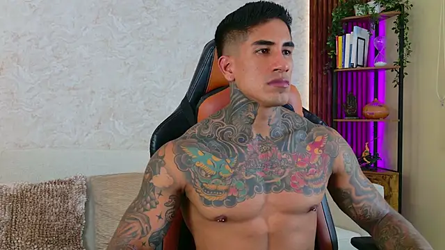 Snapshot of AdanReilly chatting on November 2025 09:19:02 PM AdanReilly online show from November 2025 09:19:02 PM