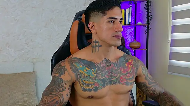 Snapshot of AdanReilly chatting on February 2025 07:19:02 PM AdanReilly online show from February 2025 07:19:02 PM