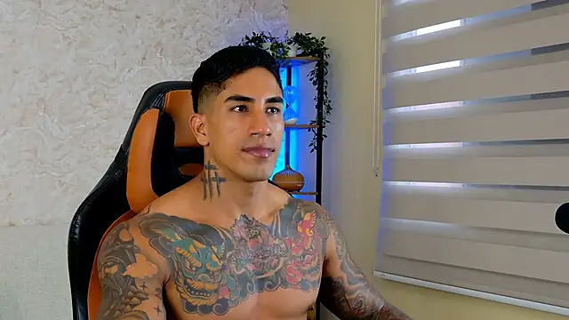 Snapshot of AdanReilly chatting on March 2025 10:53:01 PM AdanReilly online show from March 2025 10:53:01 PM