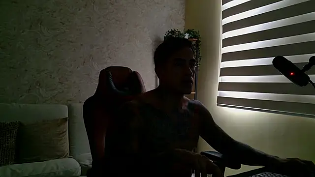 Snapshot of AdanReilly chatting on March 2025 05:52:01 PM AdanReilly online show from March 2025 05:52:01 PM