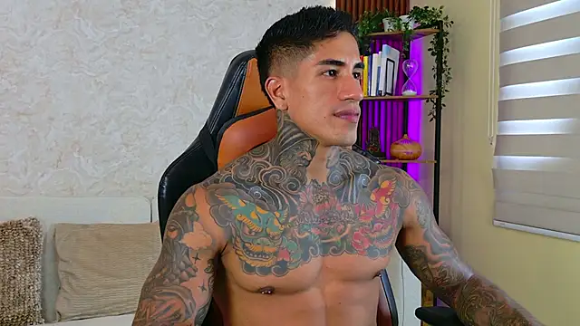 Snapshot of AdanReilly chatting on October 2025 08:45:01 PM AdanReilly online show from October 2025 08:45:01 PM