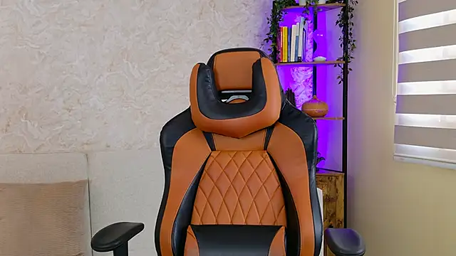 Snapshot of AdanReilly chatting on January 2025 07:56:02 PM AdanReilly online show from January 2025 07:56:02 PM