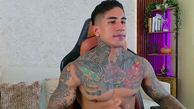 Snapshot of AdanReilly chatting on November 2025 02:20:01 PM AdanReilly online show from November 2025 02:20:01 PM