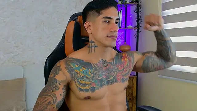 Snapshot of AdanReilly chatting on February 2025 07:58:02 PM AdanReilly online show from February 2025 07:58:02 PM