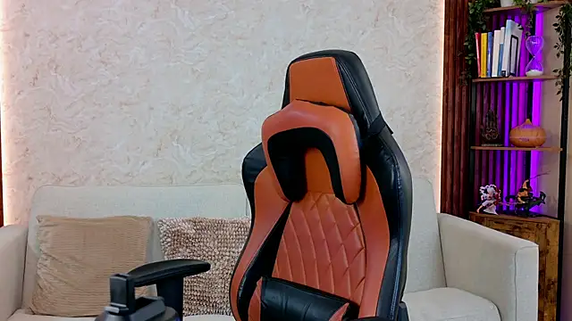 AdanReilly online show from April 2026 09:00:02 PM